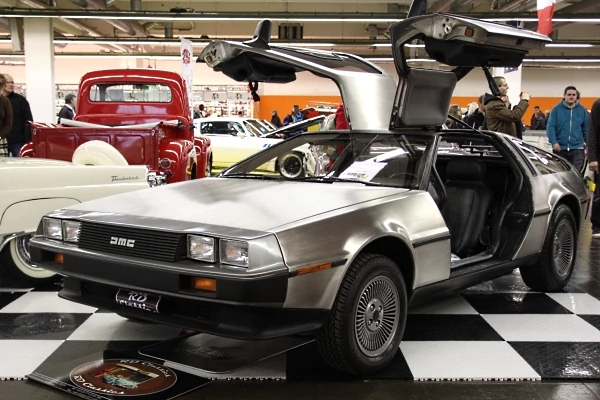 DeLorean DMC-12