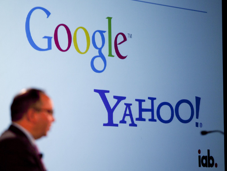 Firma Yahoo, właściciel największego programu elektronicznej poczty w USA, traci użytkowników. Spółka udoskonala usługę e-mail, chcąc powiększyć przewagę nad Google i jego Gmailem.