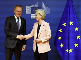 Kandydat ugrupowań bloku opozycyjnego na premiera, Donald Tusk, z przewodniczącą Komisji Europejskiej Ursulą von der Leyen podczas swojej powyborczej wizyty w Brukseli 25 października 2023 r. Wizyta była elementem politycznej strategii mającej na celu uzyskanie przez Polskę pieniędzy z KPO.