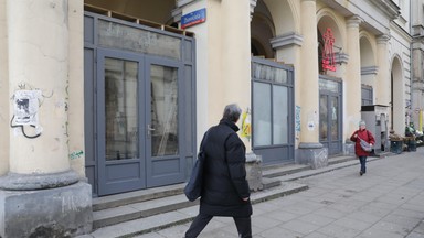 Budowlana samowola na placu Zbawiciela. Konserwator zabytków nakłada potężną karę