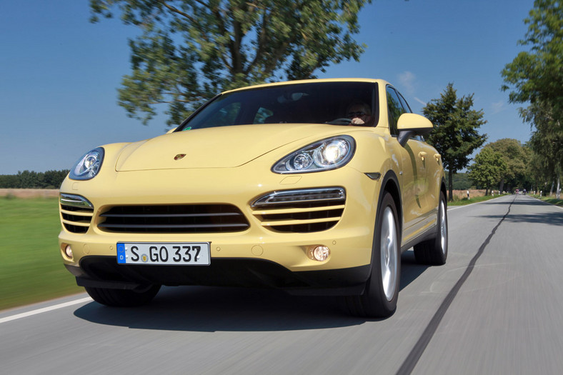 Porsche Cayenne kontra Infiniti FX: luksus i sport