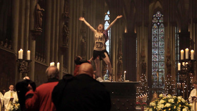 Aktywistka Femenu skakała półnaga podczas mszy w kolońskiej katedrze