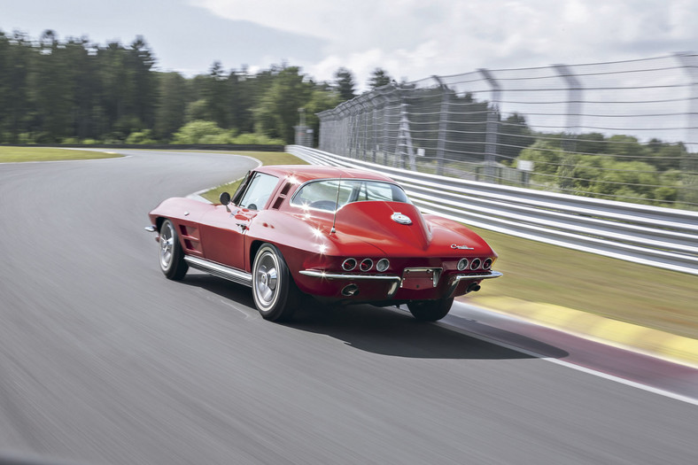 Chevrolet Corvette C2 Sting Ray - sportowa płaszczka