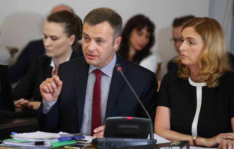 Prawnicy Bartosz Przeciechowski i Zofia Gajewska stawili się w imieniu prezydent stolicy Hanny Gronkiewicz-Waltz na rozprawie komisji weryfikacyjnej.