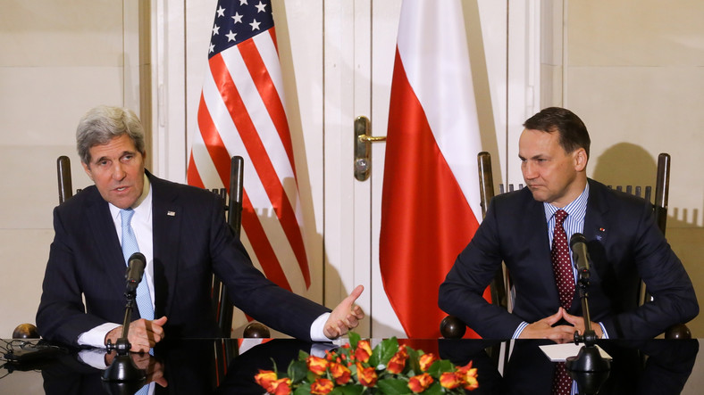 Radosław Sikorski i John Kerry podczas spotkania w Warszawie. Fot. PAP/Paweł Supernak