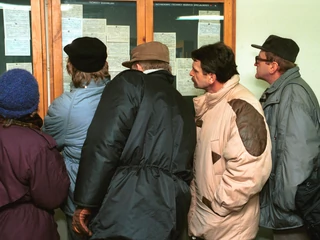 W styczniu 1992 r., kiedy robiono to zdjęcie w warszawskim urzędzie pracy, bezrobocie przekraczało już 12 proc. 