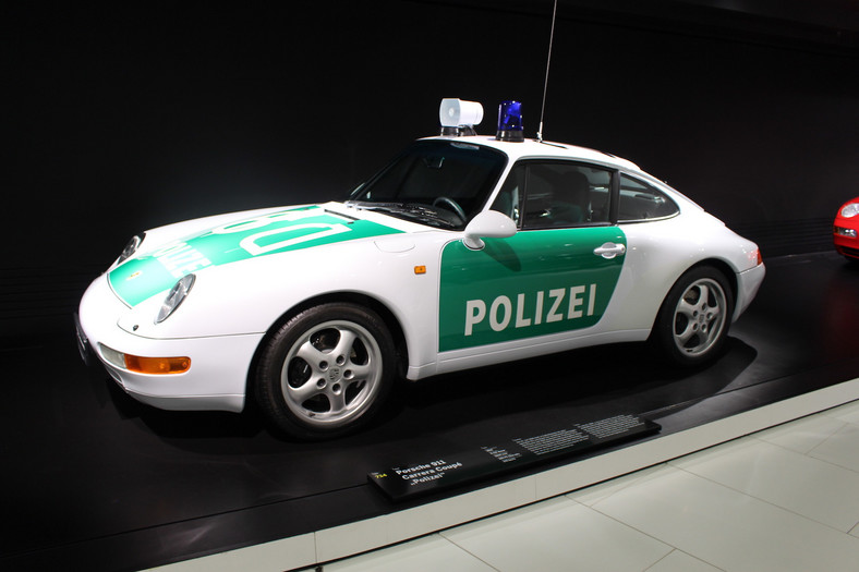 Policyjne Porsche 911 Carrera Coupe - 1996 rok