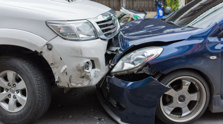 Két autó ütközött össze a XIII. kerületben/ Illusztráció: Shutterstock