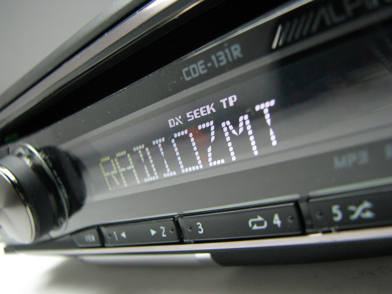 Tanie radio do samochodu nie musi być chińskiej marki (test markowych radioodtwarzaczy)