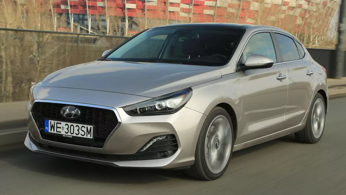 Hyundai i30 Fastback 1.4 T-GDI DCT - kompakt z ambicjami do klasy premium