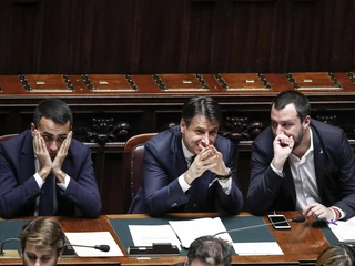 Premier Giuseppe Conte oraz wicepremierzy Matteo Salvini i Luigi Di Maio 