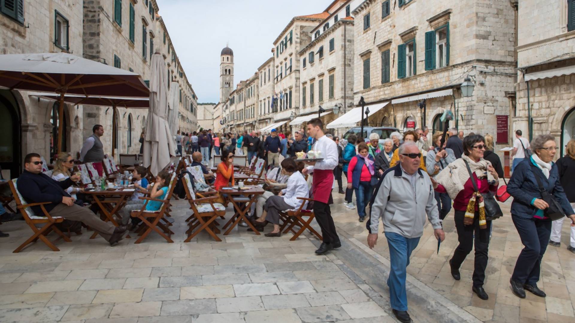 Komšije deru po ušima: Ceh za dve kafe u Dubrovniku 1.500 dinara