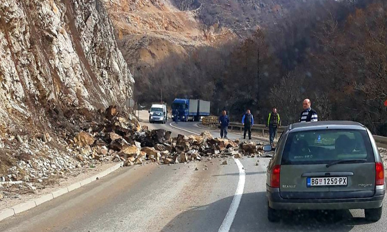 Oglasio se i ministar Vesić