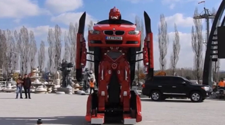 Autóból átalakuló robotot fejlesztettek ki a török mérnökök / Fotó: Daily Mail