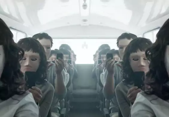 Wizja twórcy serialu "Black Mirror" znów się sprawdza. Co Brooker przewiduje po pandemii?