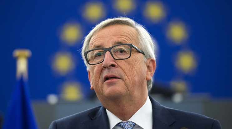 Juncker megint csókot dobott/Fotó: AFP