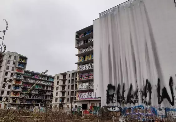 Blok grozy straszy w Warszawie. W "szkieletorze" giną ludzie