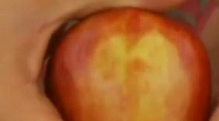 Ezt figyeld: Jézus jelent meg egy almán?