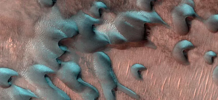 Śnieg na Marsie? NASA pokazuje "zimową krainę czarów" na Czerwonej Planecie