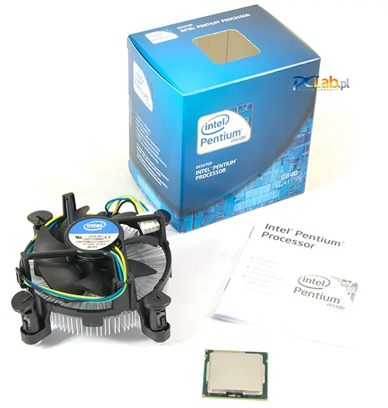 Pentium G840. W pudełku znajdziecie procesor, schładzacz, gwarancję i naklejkę na obudowę