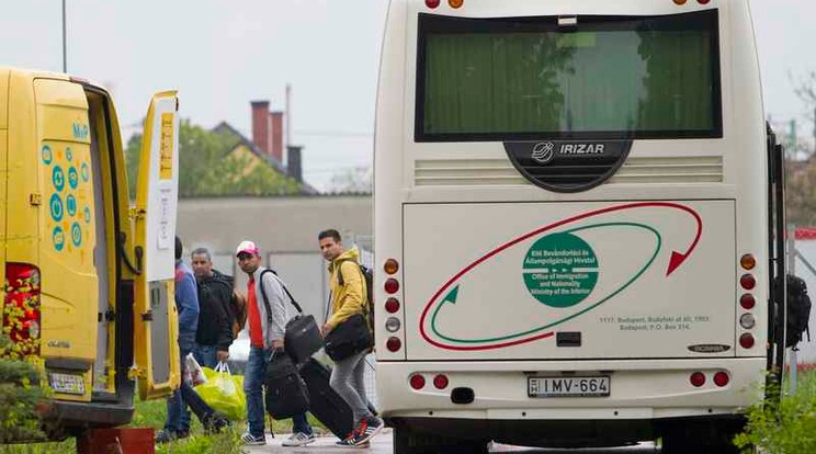 Ők az első migránsok a körmendi menekülttáborban / Fotó: MTI - Varga György