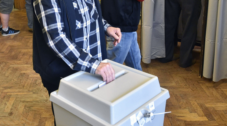 Vasárnap délelőtt úgy tűnt, erős számokat hoz a népszavazás, aztán egyre alább hagyott a lelkesedés / Fotó: MTI-Máthé Zoltán