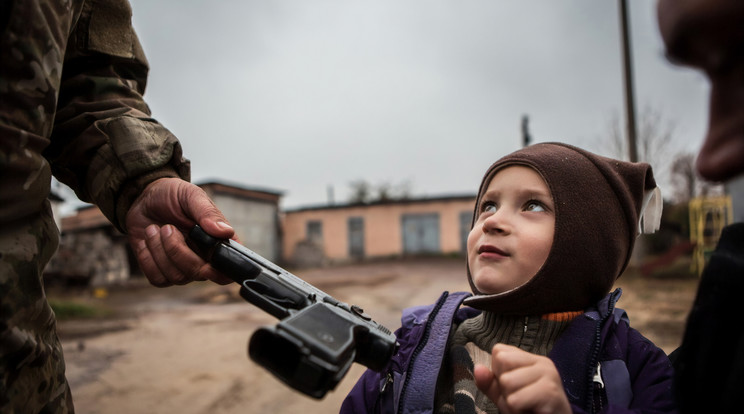 Kelet-Ukrajna - a fegyverek árnyékában felnövő nemzedéknek vajon mit tartogat a jövő? / Fotó: Northfoto