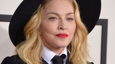 Madonna już tak nie wygląda. Uwydatnione policzki, pełne usta, gładka skóra - gwiazda przypomina nastolatkę