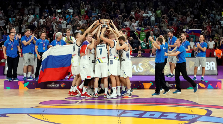 Óriási ünneplés: első Eb-címét nyerte Szlovénia, ráadásul veretlenül /Fotó: AFP