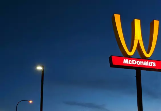 McDonald's odwrócił swoje złote łuki i przekazał tym coś bardzo ważnego. O co chodzi?