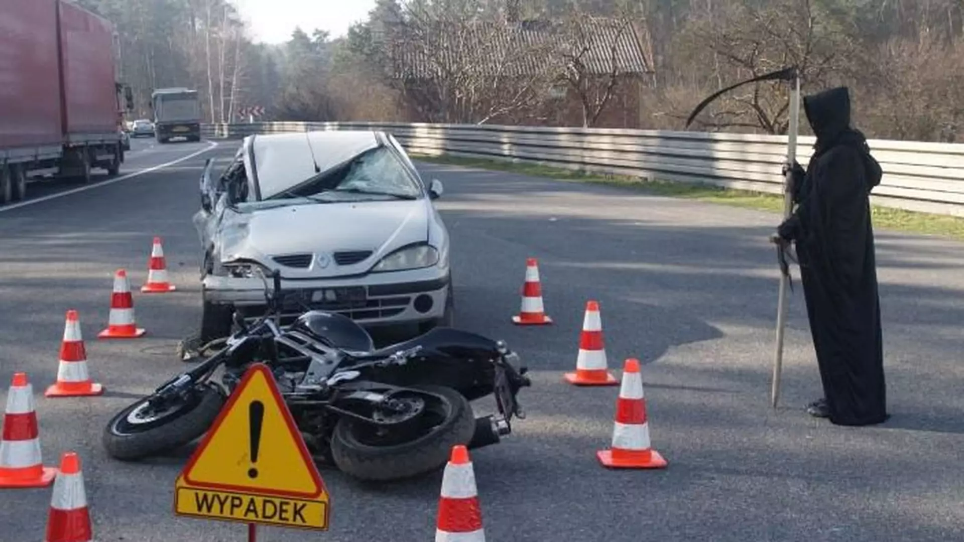 Mocna akcja kieleckich policjantów: śmierć z kosą czeka na nieuważnych kierowców