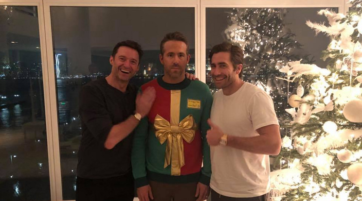 Hugh Jackman (balra) és Jake Gyllenhaal (jobbra) kinevette Ryan Reynoldsot /Fotó: Facebook