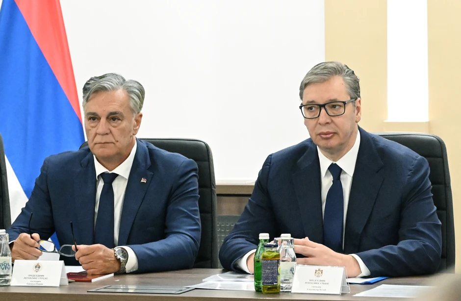 Sastanak predsednika Srbije Aleksandra Vučića sa najvišim rukovodstvom Ministarstva odbrane i Vojske Srbije