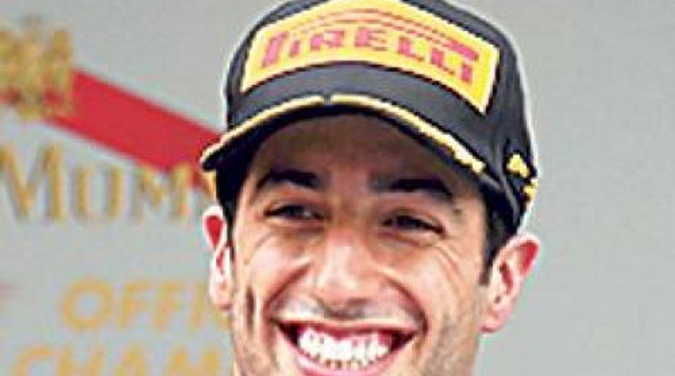 Daniel Ricciardo hisz magában