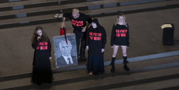 Skandal w Monachium. Aktywistka oddała mocz na portret Władimira Putina