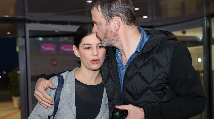 Ördög Nóra és férje, Nánási Pál a reptéren, amikor indult a stáb az Ázsia Expressz forgatására / Fotó: TV2