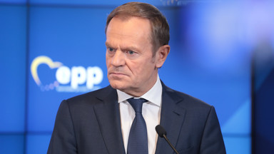 Tusk odpowiada Morawieckiemu: heheszki z dramatu tysięcy ludzi