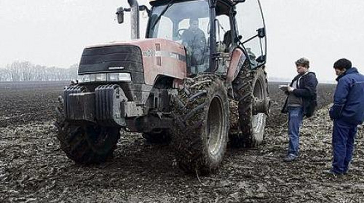 Traktorroham az állami földekért