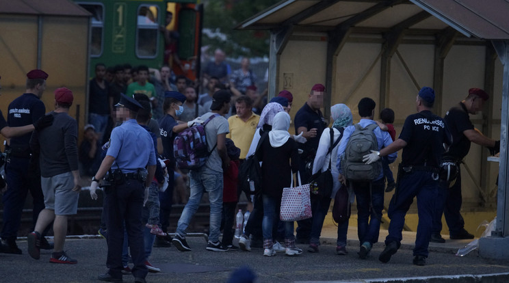 A menekültek közül már többen kerültek összetűzésbe a hatóságokkal / Fotó: MTI Balogh Zoltán