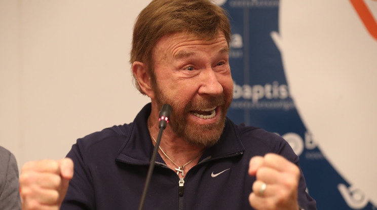 Chuck Norris addig fojtogatta a katonát, amíg az elájult/Fotó:Weber Zsolt