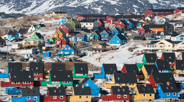 Az 56 ezer lakosú Grönland jellegzetességei a színesre festett házak /Fotó: Shutterstock
