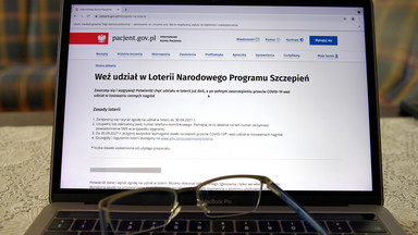 Pracownicy ministerstw nie mogą wziąć udziału w loterii programu szczepień. "Skoro jest anonimowa, to nie wiemy dlaczego"