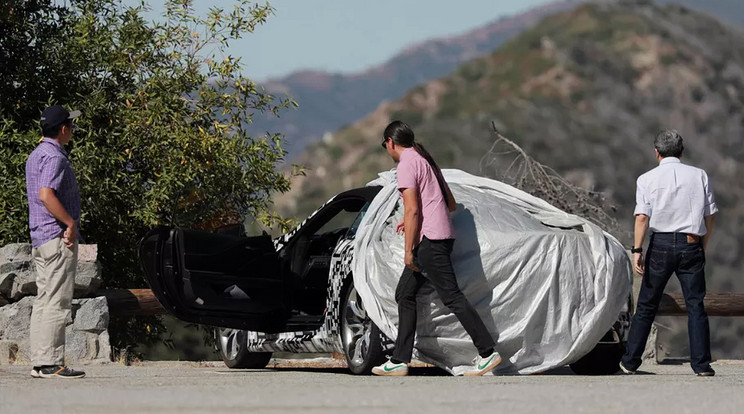 Egyre közelebb kerül a szériagyártáshoz a Lexus LC Convertible, a Lexus csúcs-kabriója, a napokban Kaliforniában fényképezték le az autó prototípusát