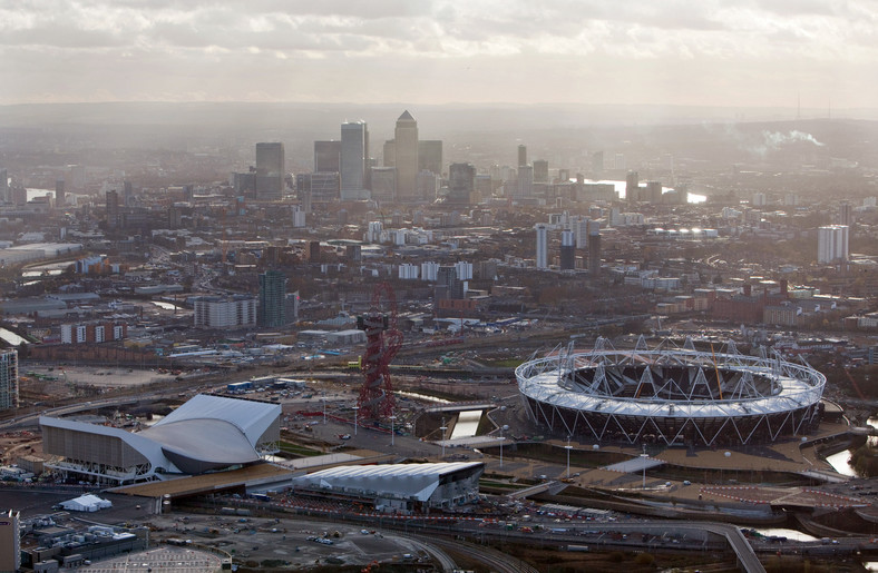 Stadion olimpijski i centrum sportów wodnych w Londynie.