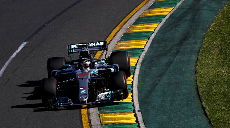 Lewis Hamilton ott folytatta, ahol abbahagyta, a Mercedes volánja mögött ő volt a leggyorsabb a mezőnyben /Fotó: MTI