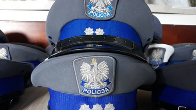 Policjanci znaleźli zakrwawionego mężczyznę. Wcześniej byli z nim na komisariacie