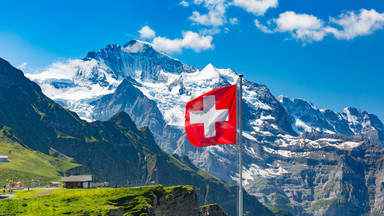 "Szwajcaria zrujnowała swoją reputację". Z wyjątkowej stała się uciążliwa