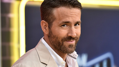 Ryan Reynolds przeprasza przyjaciół za to, że zarabia miliony