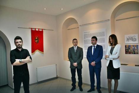 Izložbu je otvorio Bojan Vujinović direktor Zavičajnog muzeja u Gradiški