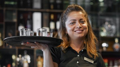 Kulisy pracy barmanek. O tym nie mówi się głośno